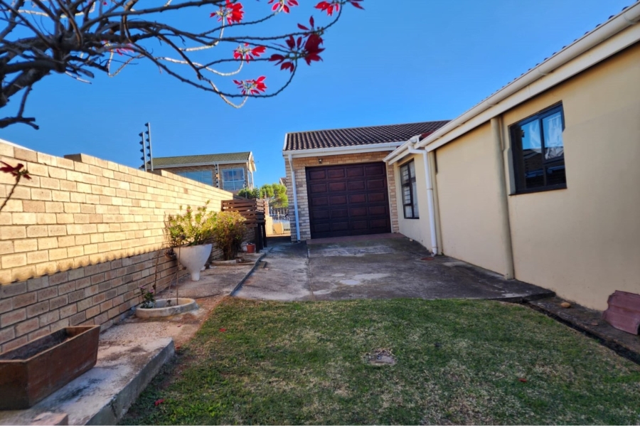 3 Bedroom Property for Sale in Wavecrest Eastern Cape